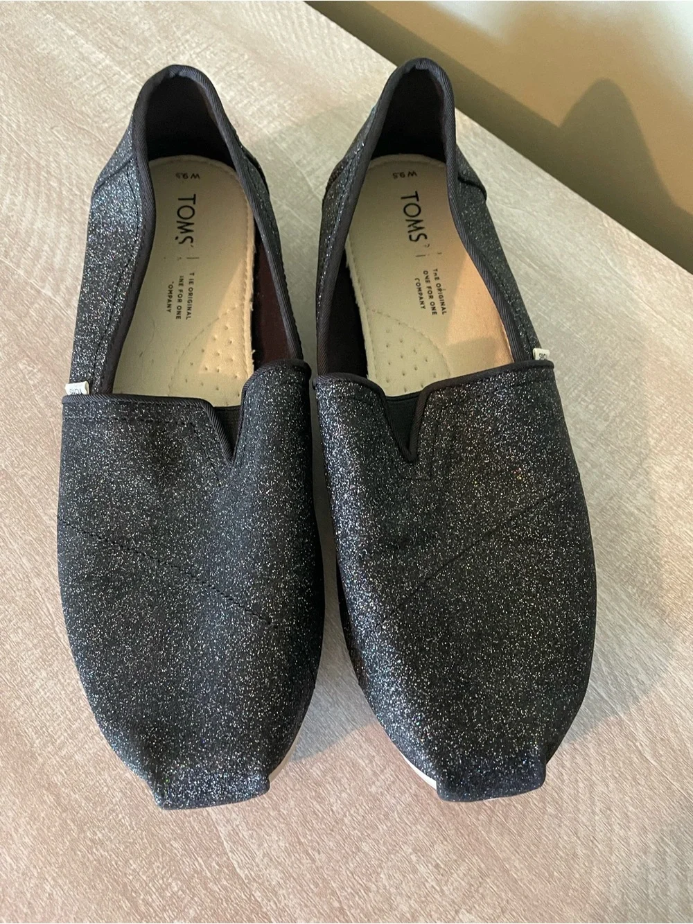 TOMS Classic black Sparkle SLIP-ON Flats 9.5w Comfort shoe Premium Style glitter